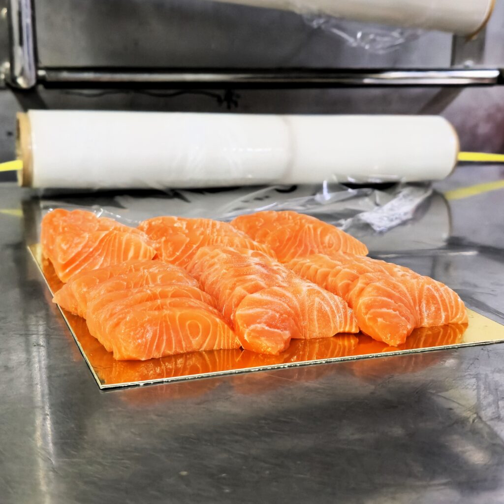 "NOR" FRESH SALMON (YUSHENG CUT) (SPEC VARIES) PER KG — STS Grocer